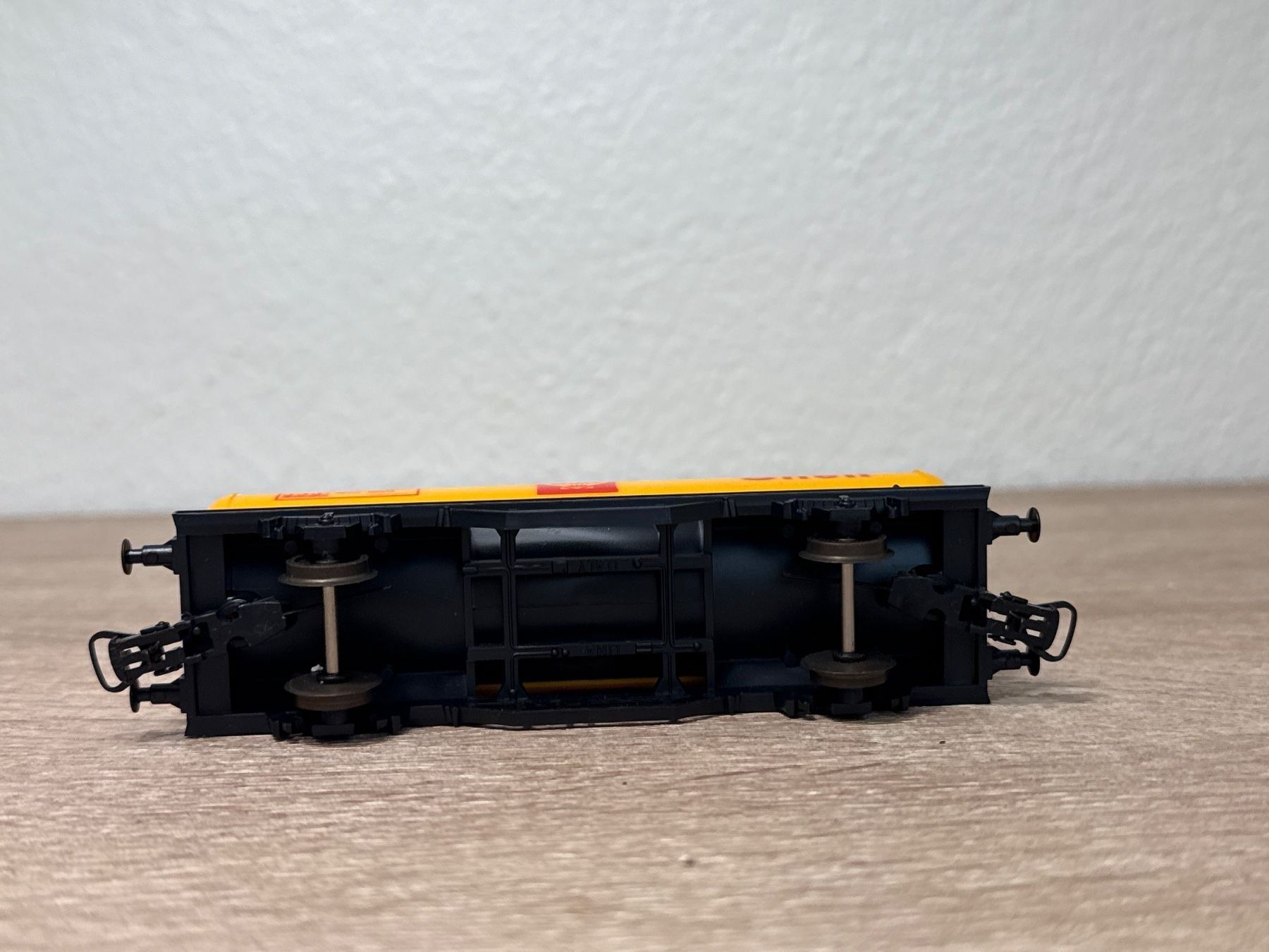 Lima Modellini di ferrovie: Lima Kesselwagen SHELL H0 (217) – Usato da St-Aubin-Sauges venduto da Lo_Go 4