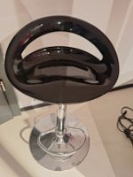 Tabouret de bar noir avec pied en chrome