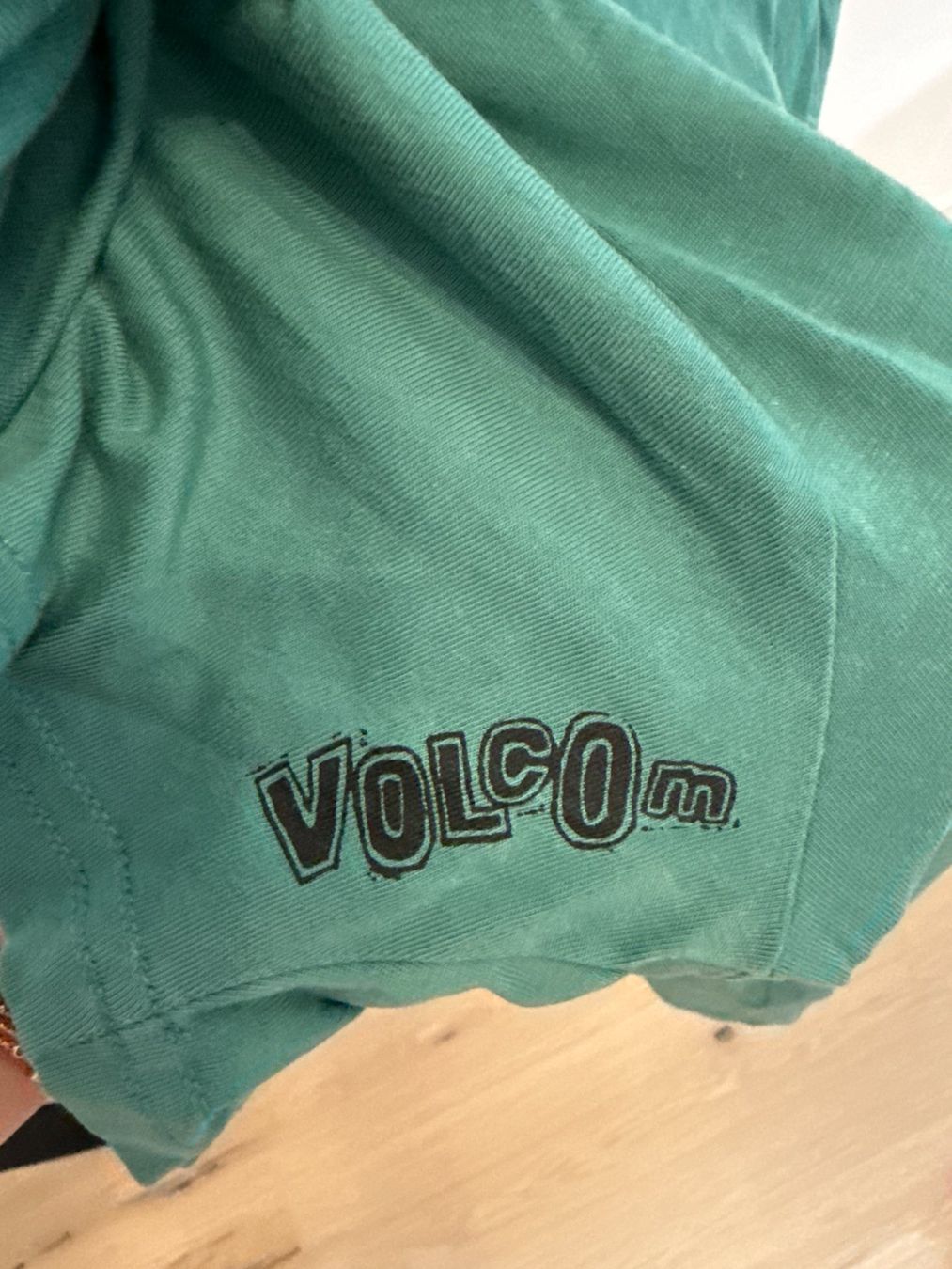 Volcom T-shirt: Grünes Volcom T-Shirt Gr. M – Nuovo (secondo la descrizione) da Fällanden venduto da ala_k7vk 2