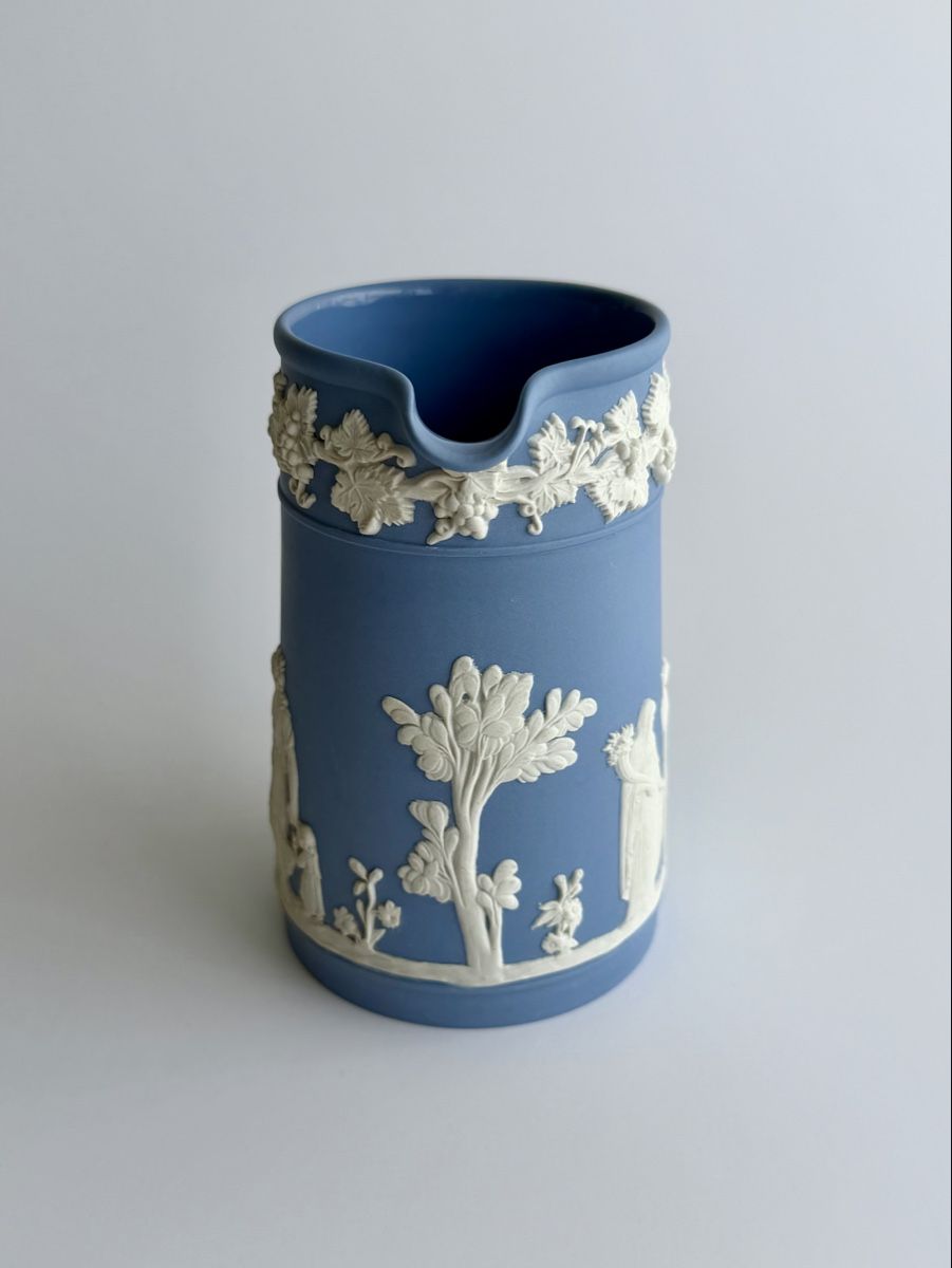 Karaffen: Pichet Wedgwood Jasperware bleu modèle antique – Gebraucht aus Genève von mar_nd6c 7