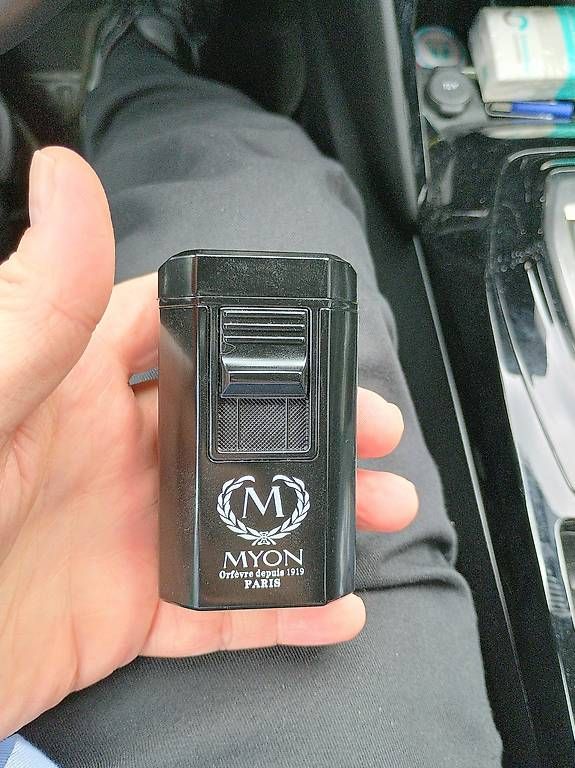 Accendini: MYON Premium ZIGARRENFEUERZEUG – Usato da Schlieren venduto da Conex7000
