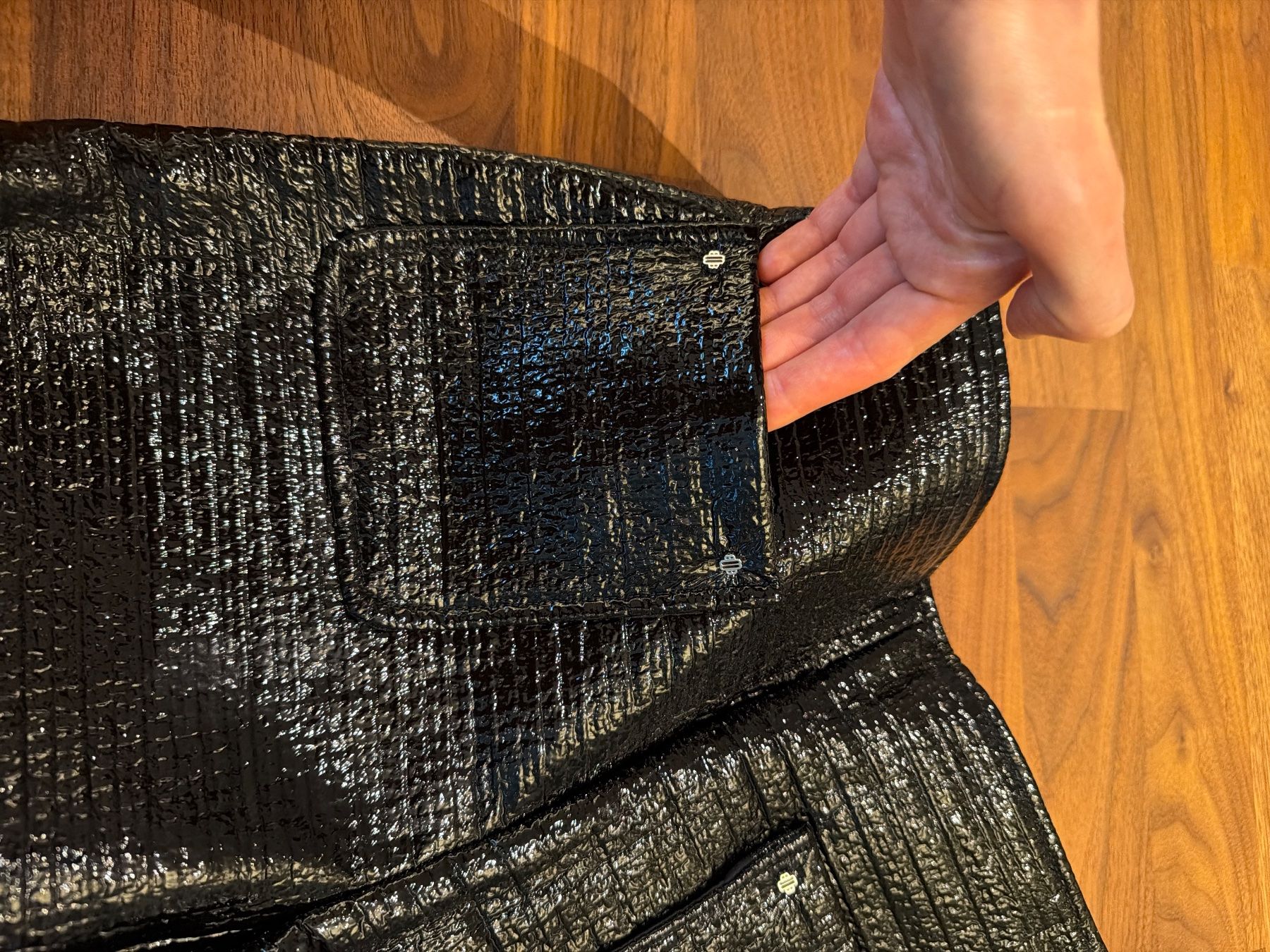 Maje Pantaloni: Lackhose von Maje in schwarz Grösse 38 – Nuovo (secondo la descrizione) da Hettlingen venduto da blu_tb6z 2