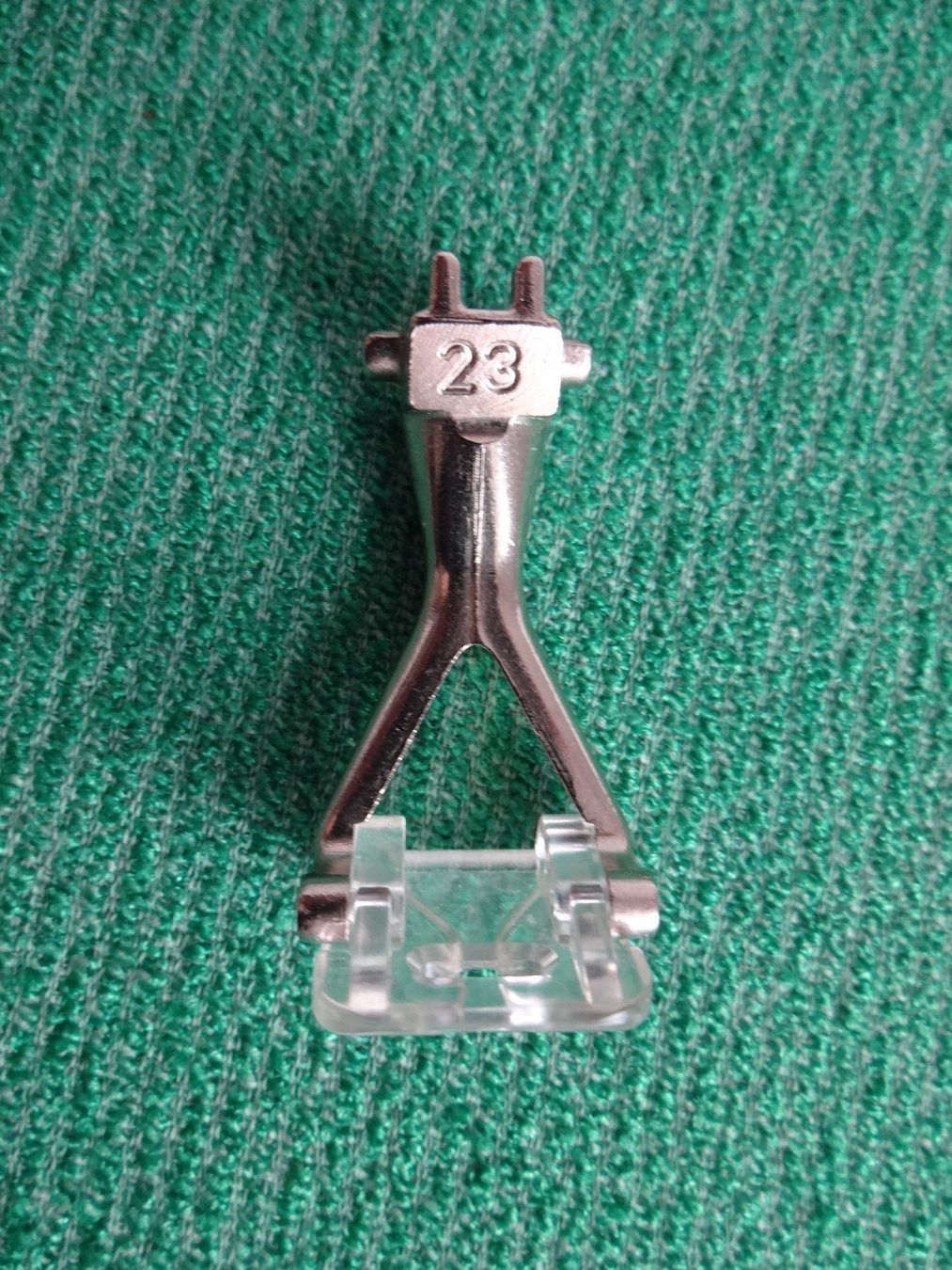 Macchine da cucire: Bernina Applikationsfuß Nr. 23 – Usato da Frauenfeld venduto da Jahy
