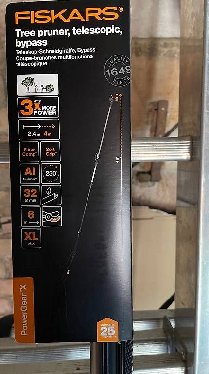 Fiskars Tous les outils: Fiskars Teleskop Baumschere, Teleskop Schneidgiraffe – Neuf avec emballage d'origine à Riggisberg par Bonchurch