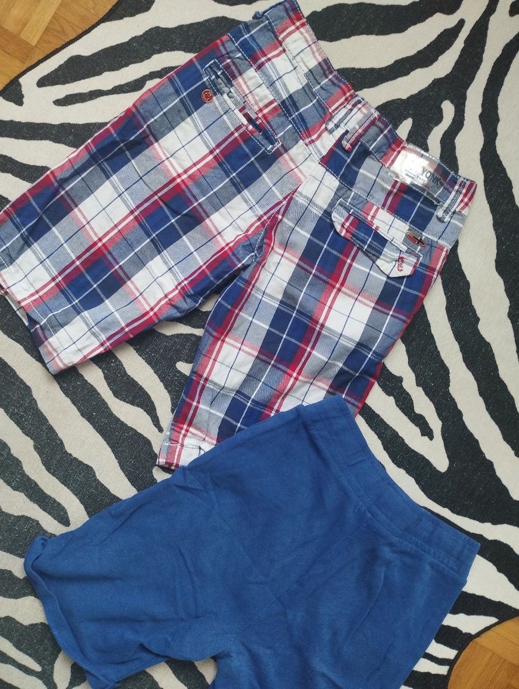Lotti & Set di vestiti: 2x kurze Hosen Gr :164 – Usato da Therwil venduto da Familie-family 1