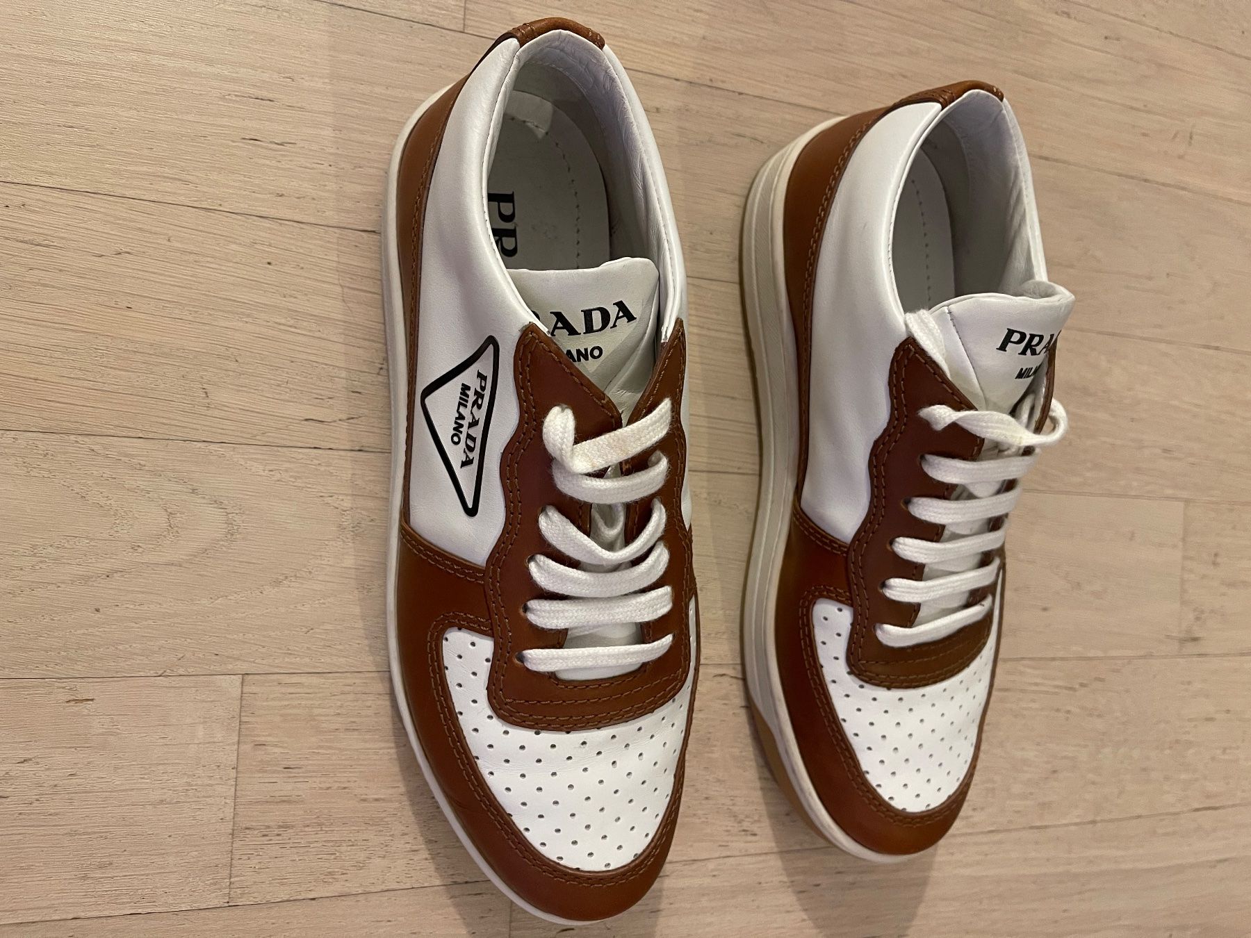 Prada Damenschuhe: Prada Damensneakers Original 37 – Gebraucht aus Männedorf von sebasta 1