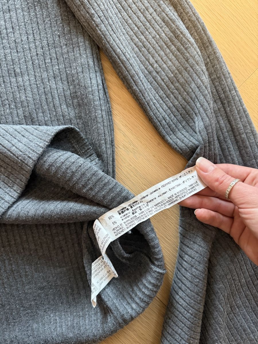 Zara Blusen: Zara - Grey Ribbed Bell sleeve, size S – Gebraucht aus Wetzikon ZH von dor_rmq2 2