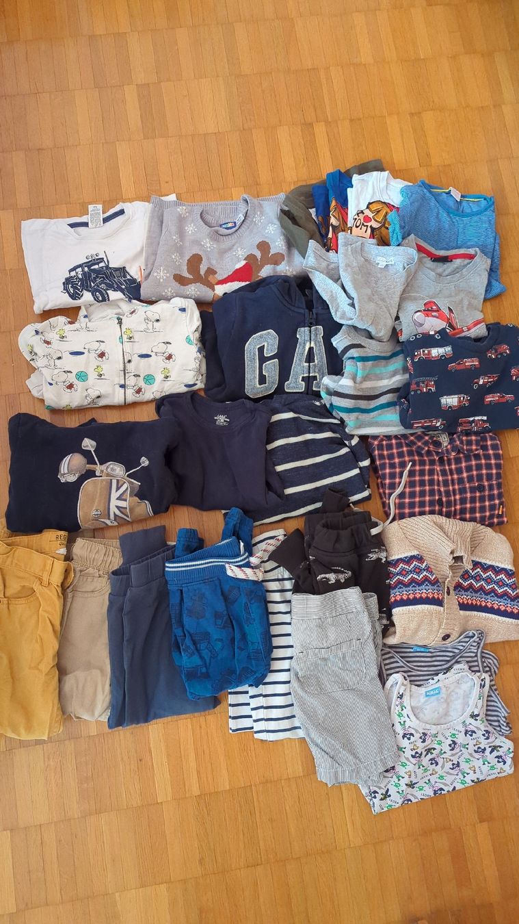 Lotti & Set di vestiti: grosses Kleiderpaket 98/104 – Usato da Zürich venduto da Rulabco