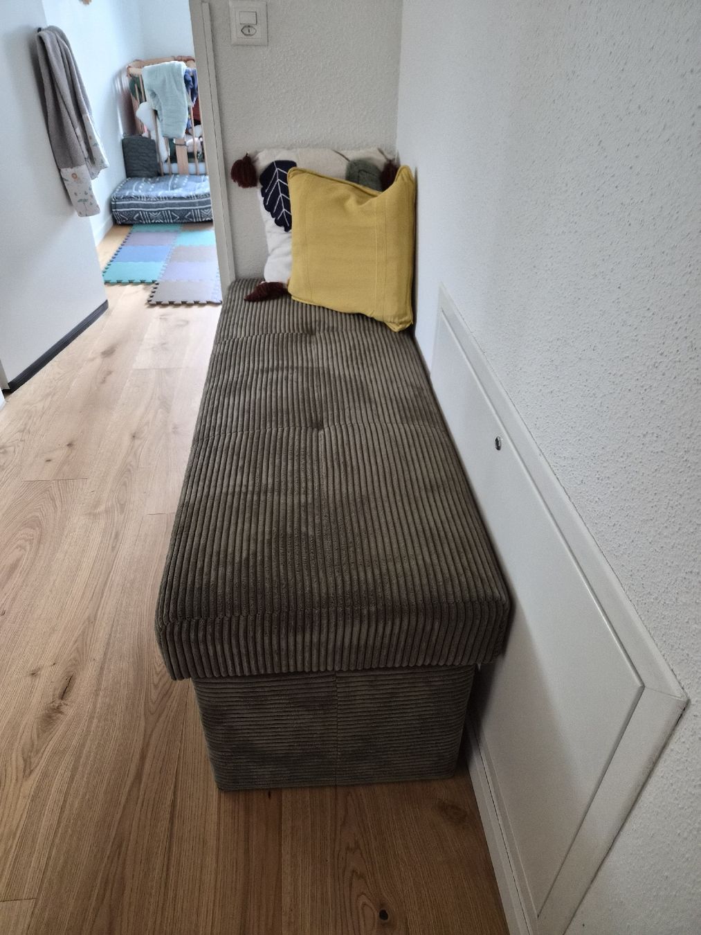 Panchine: Comfy Olive Green Bench - New! – Nuovo (secondo la descrizione) da Maur venduto da Sofi___ 1