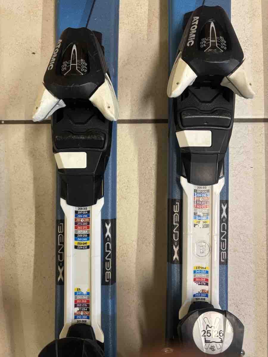 Atomic Vantage JR-X Kinder-Ski 140cm mit Stöcken 105cm (D'occasion) à ...