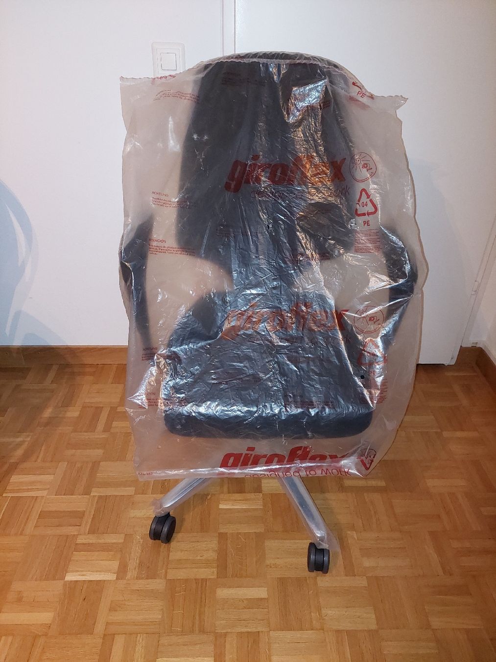 Giroflex Stühle: Giroflex 64 Bürostuhl  – Neu (gemäss Beschreibung) aus Küsnacht ZH von Warcon1 1