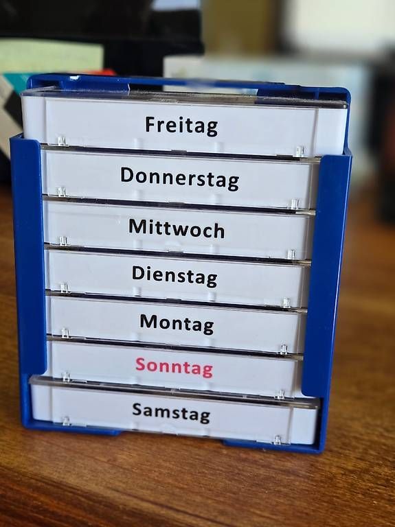 Attrezzature mediche: Medikamentenbox   7 – Usato da Zuzwil SG venduto da 232545