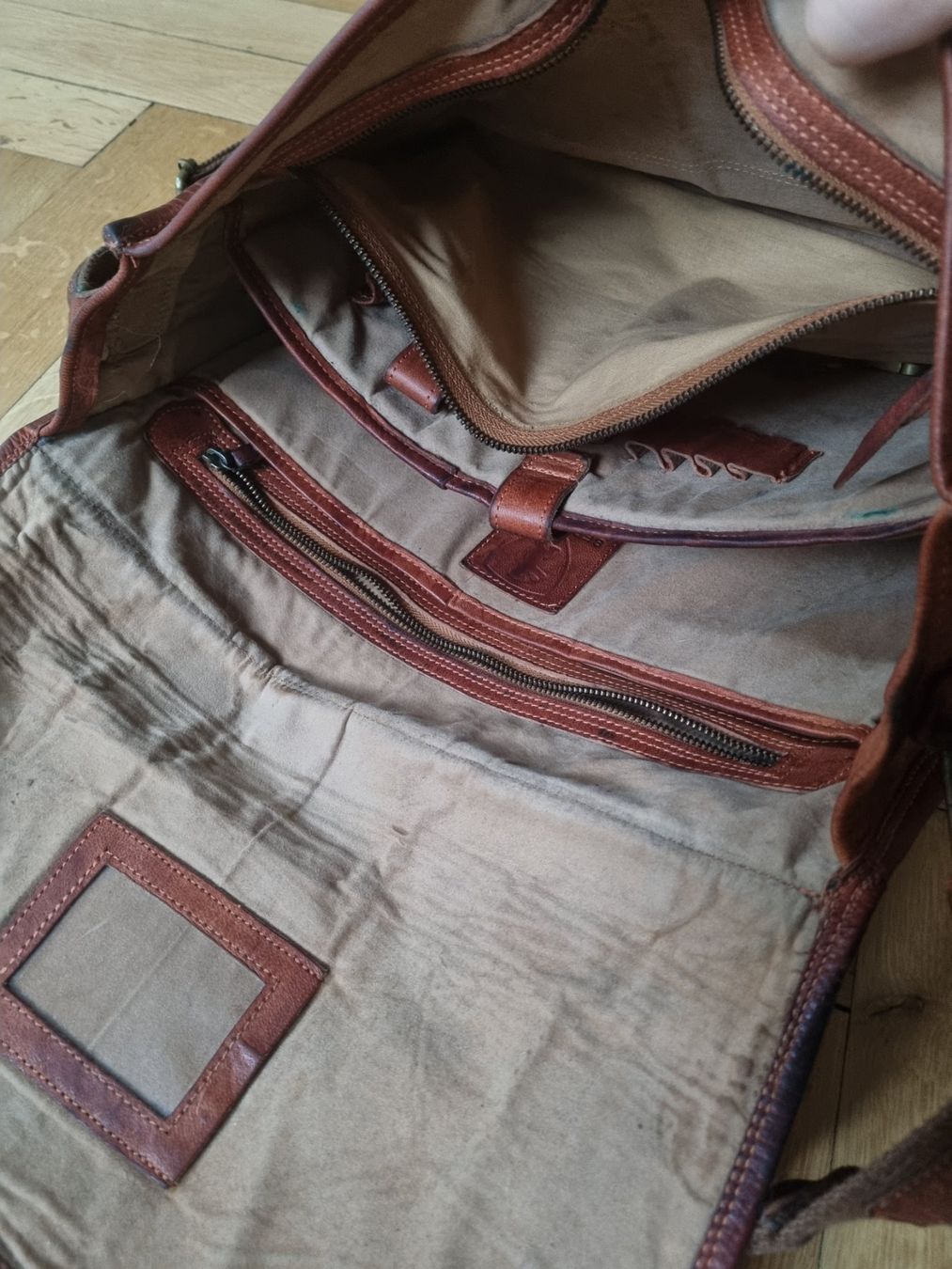 Taschen: Vintage Ledertasche - Top Zustand! – Gebraucht aus Basel von map_mcg5 4
