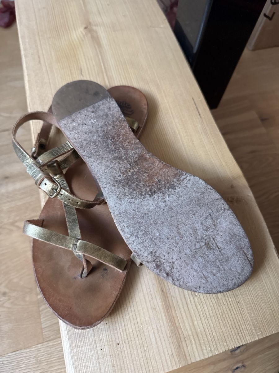 Scarpe da donna: Sandales n.d.c. à brides cuir doré T39 – Usato da Buttes venduto da Dayos 1
