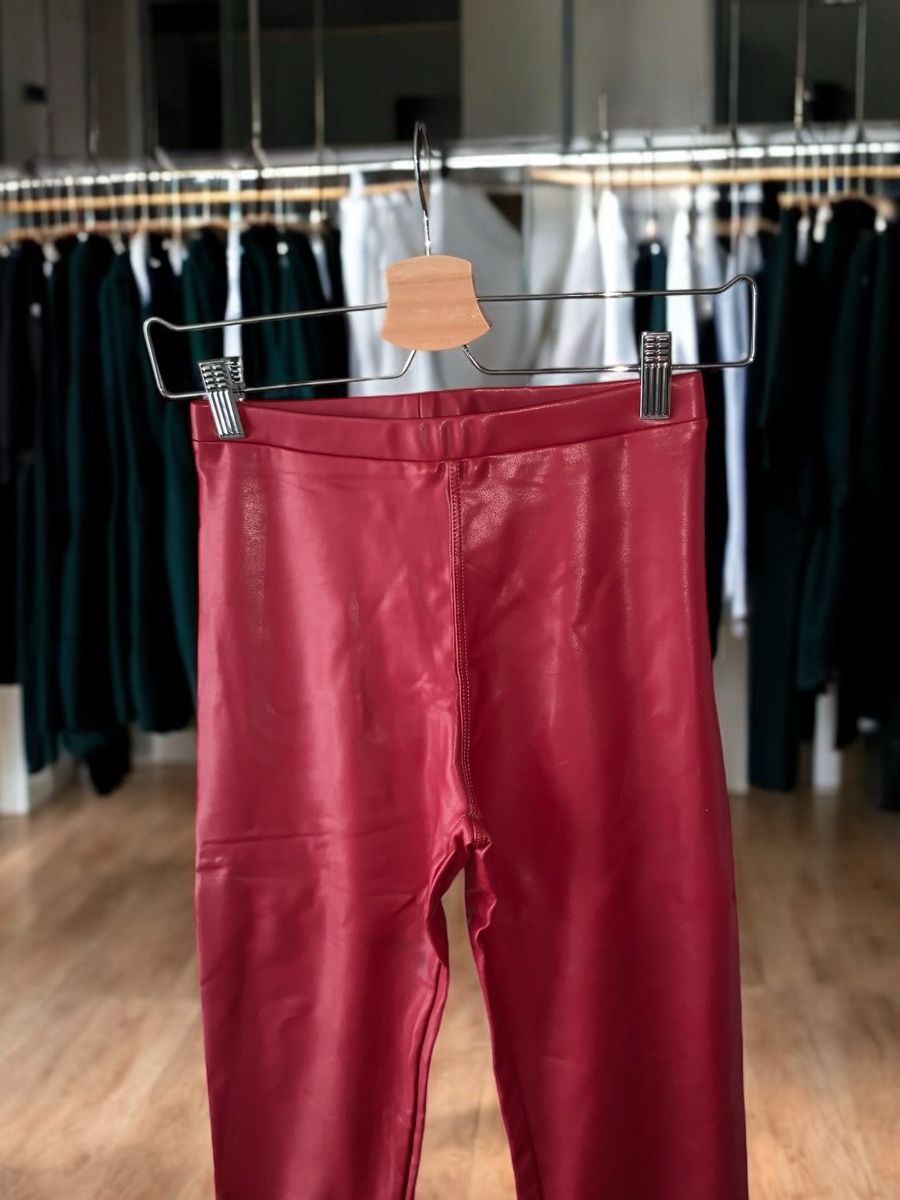 Leggings: Rote Kunstlederleggins Gr. S Herbstlook – Usato da unterentfelden venduto da leyla08 1