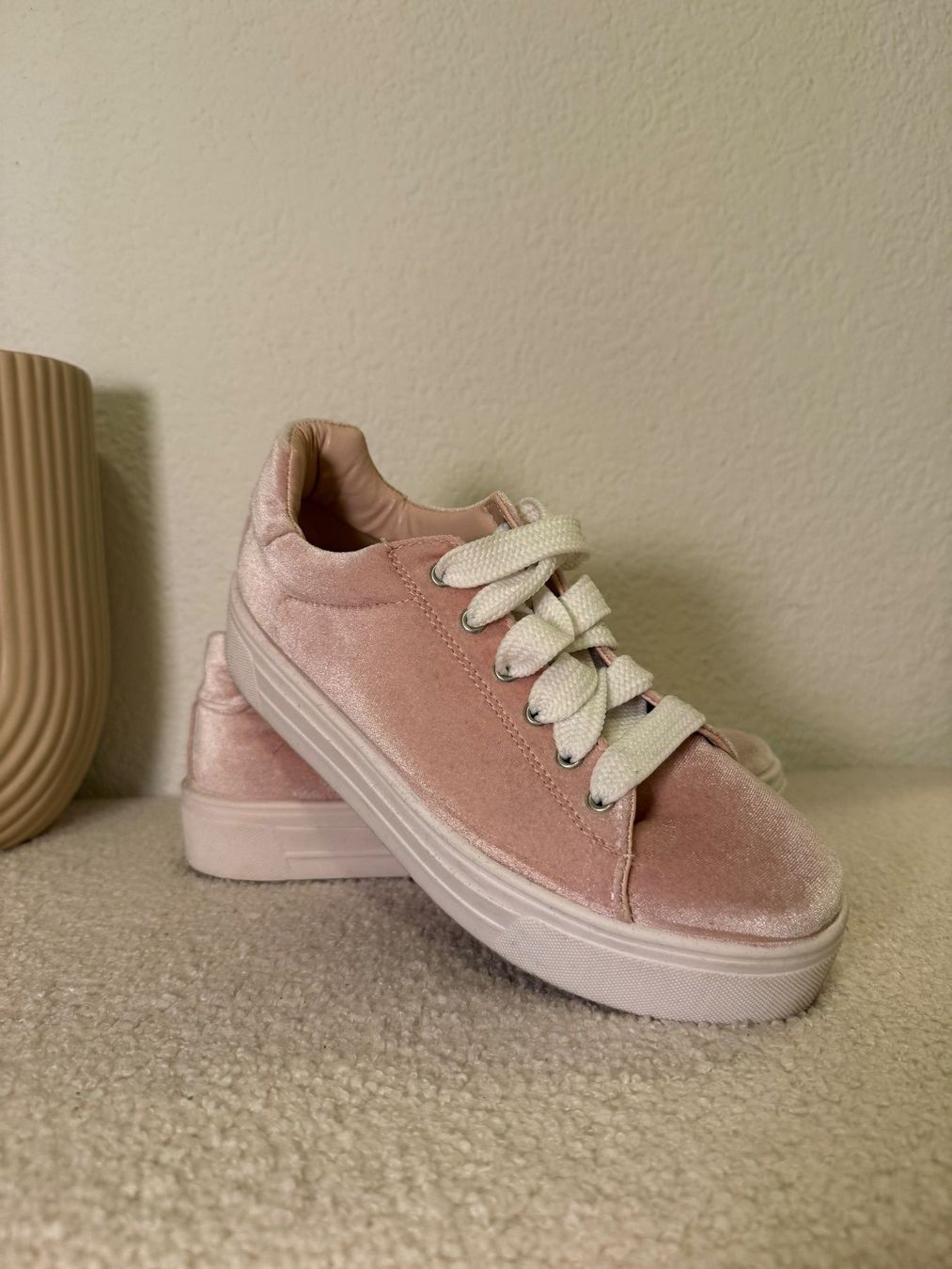 Scarpe da donna: Rosa Samt Sneaker Plateau Schuhe Grösse 37 – Usato da Untersiggenthal venduto da ClaudiaVotta
