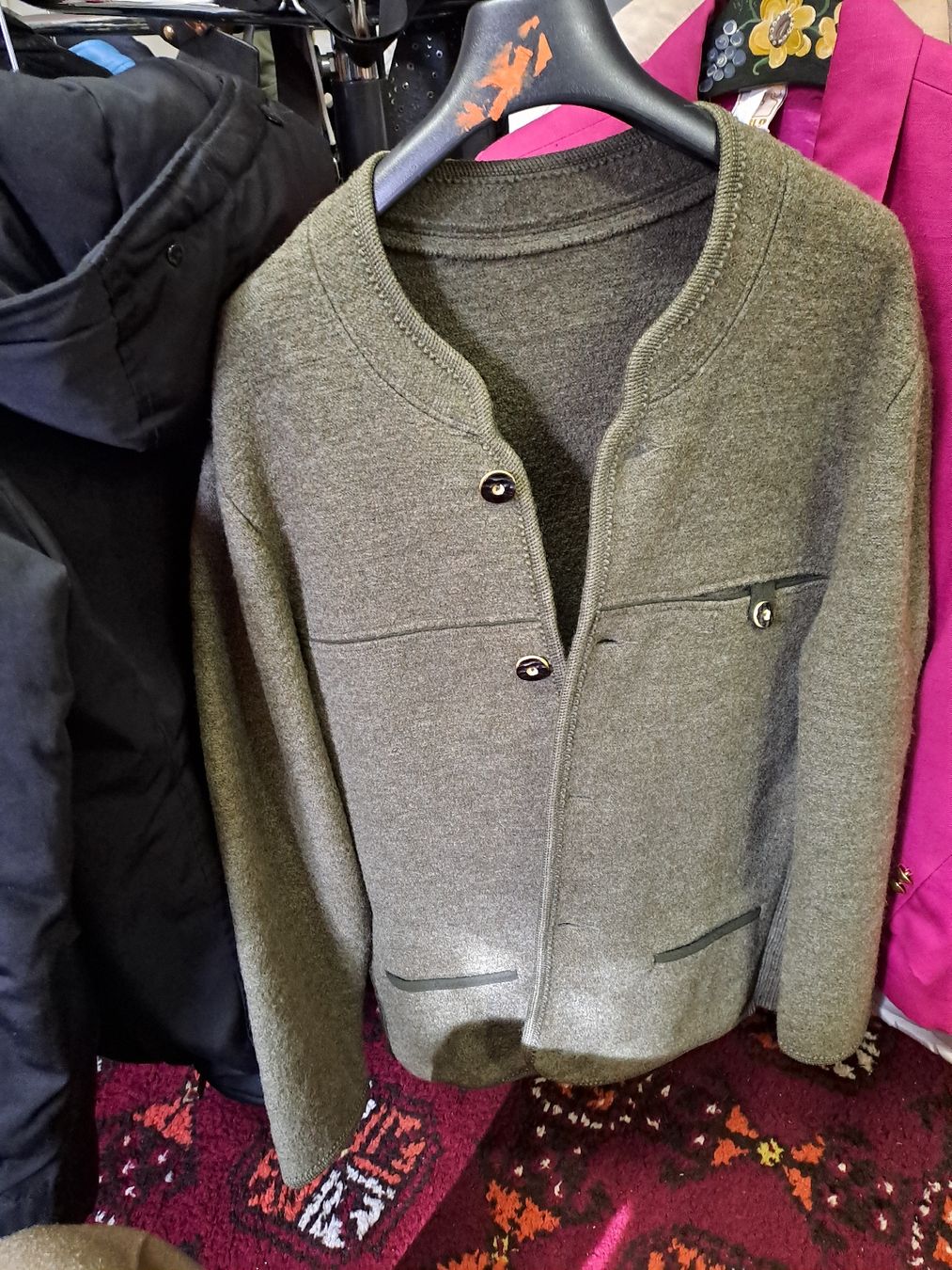 Jacken: Wunderschöne Trachtenjacke aus Wolle, Grösse 40/M – Gebraucht aus Zürich von Schoebi19 4