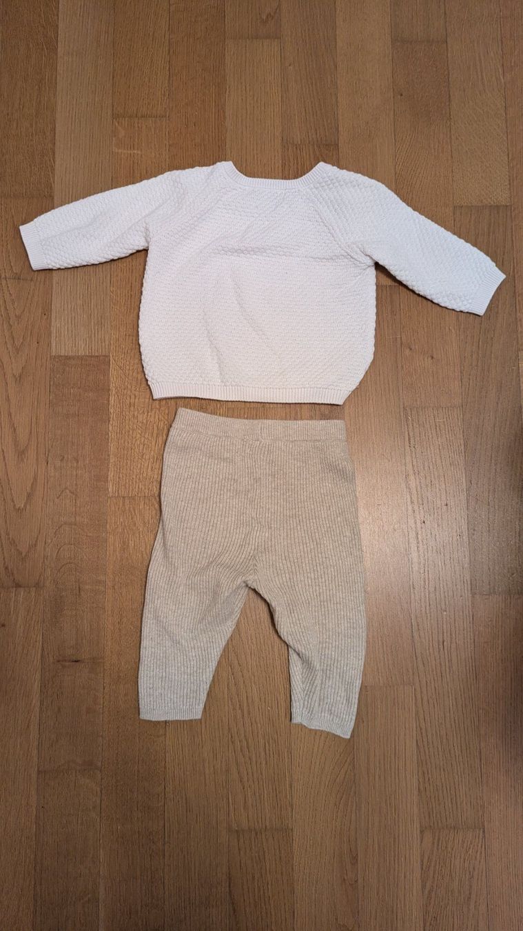 Lotti & Set di vestiti: Super süsses, bequemes Strickoutfit mit Eisbärmotiv, Gr. 68 – Usato da Emmen venduto da Mwassuup 1