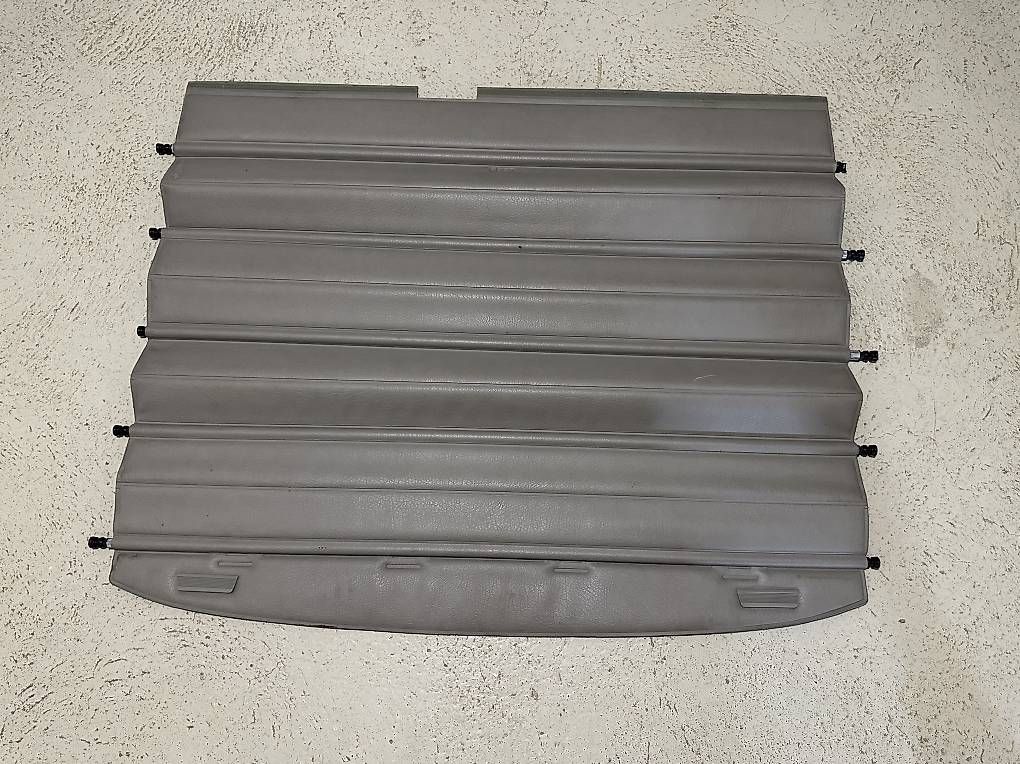 Volkswagen Alle Autoersatzteile: Kofferraumabdeckung Laderaumabdeckung VW Golf 3 Variant – Gebraucht aus Egg b. Zürich von oli_9gsq