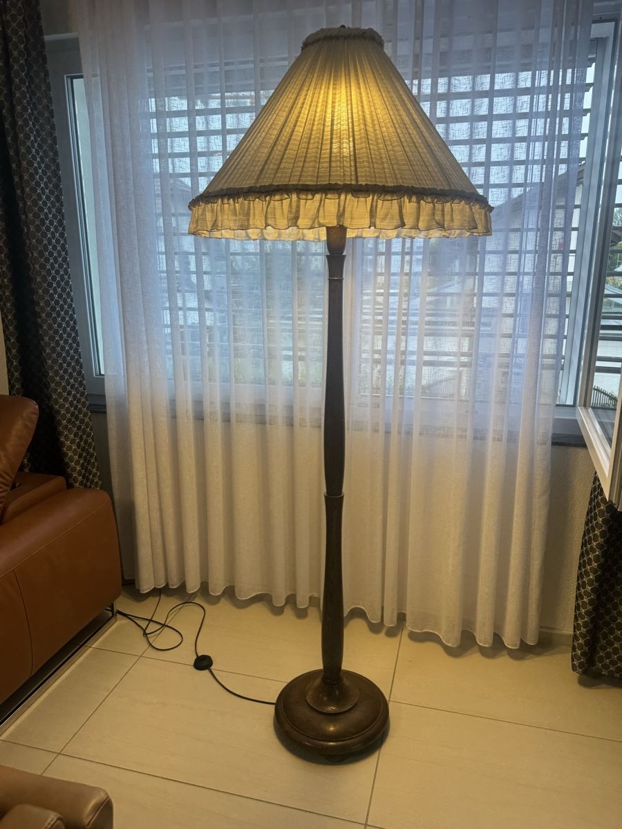 Lampade: Vintage Stehlampe mit Stoffschirm  – Usato da Oftringen venduto da Makeq