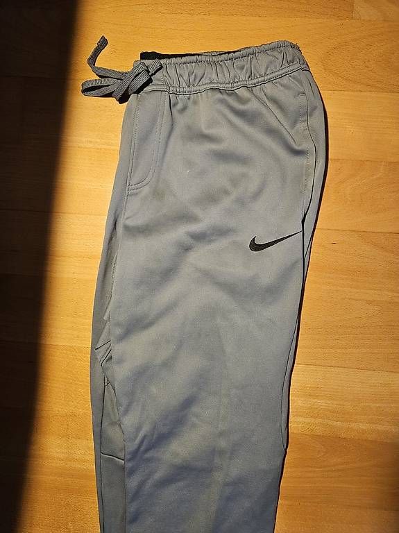 Hosen: Nike Trainerhosen – Gebraucht aus Nidau von ann_2289 1
