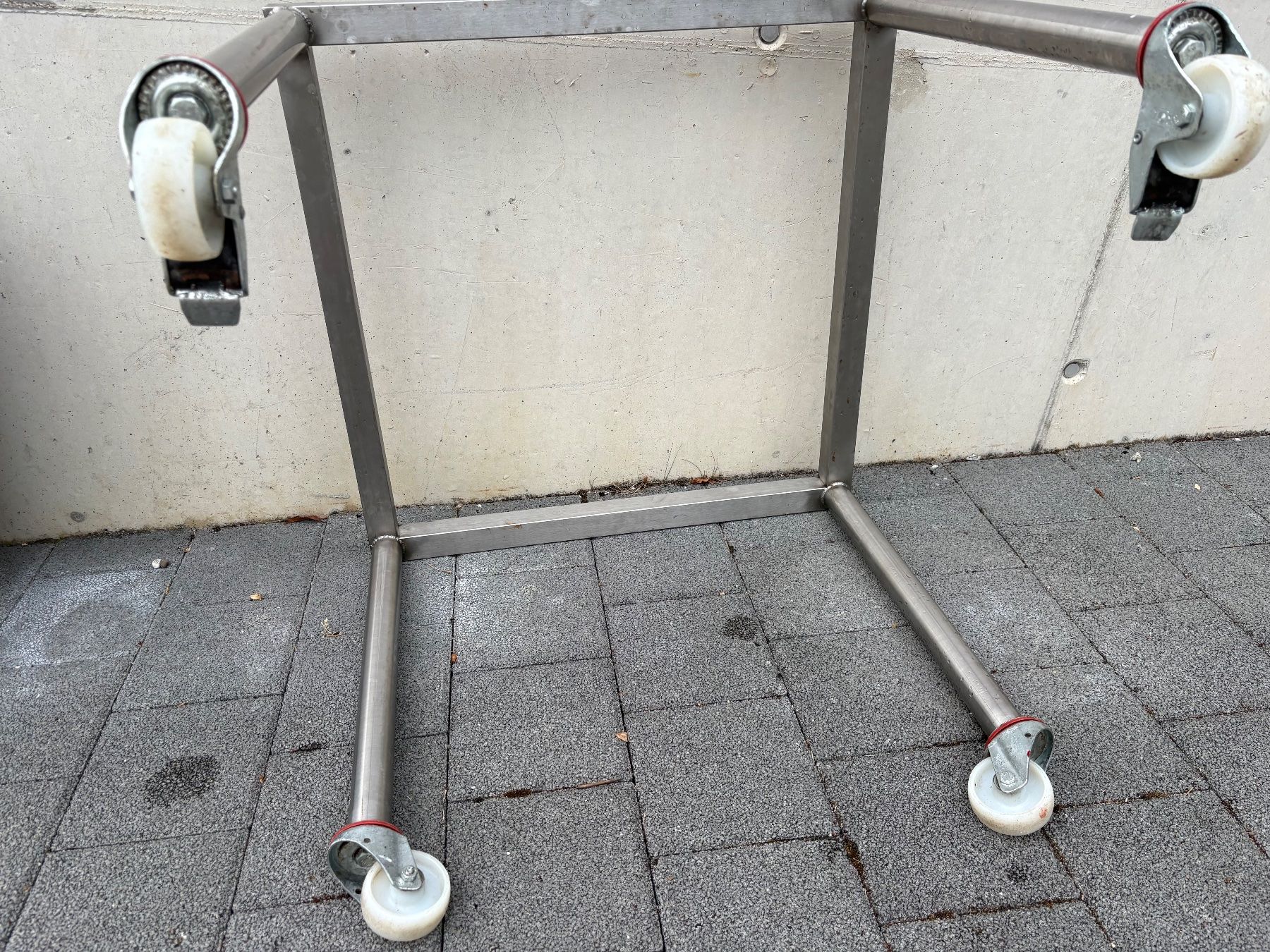Werkbänke: Untergestell Edelstahl auf Rollen – Gebraucht aus Duggingen von Adrian01112 2