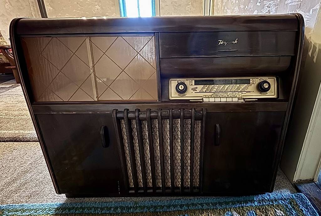 MEUBLE RADIO ET tourne disque vintage EUR 300,00 - FR