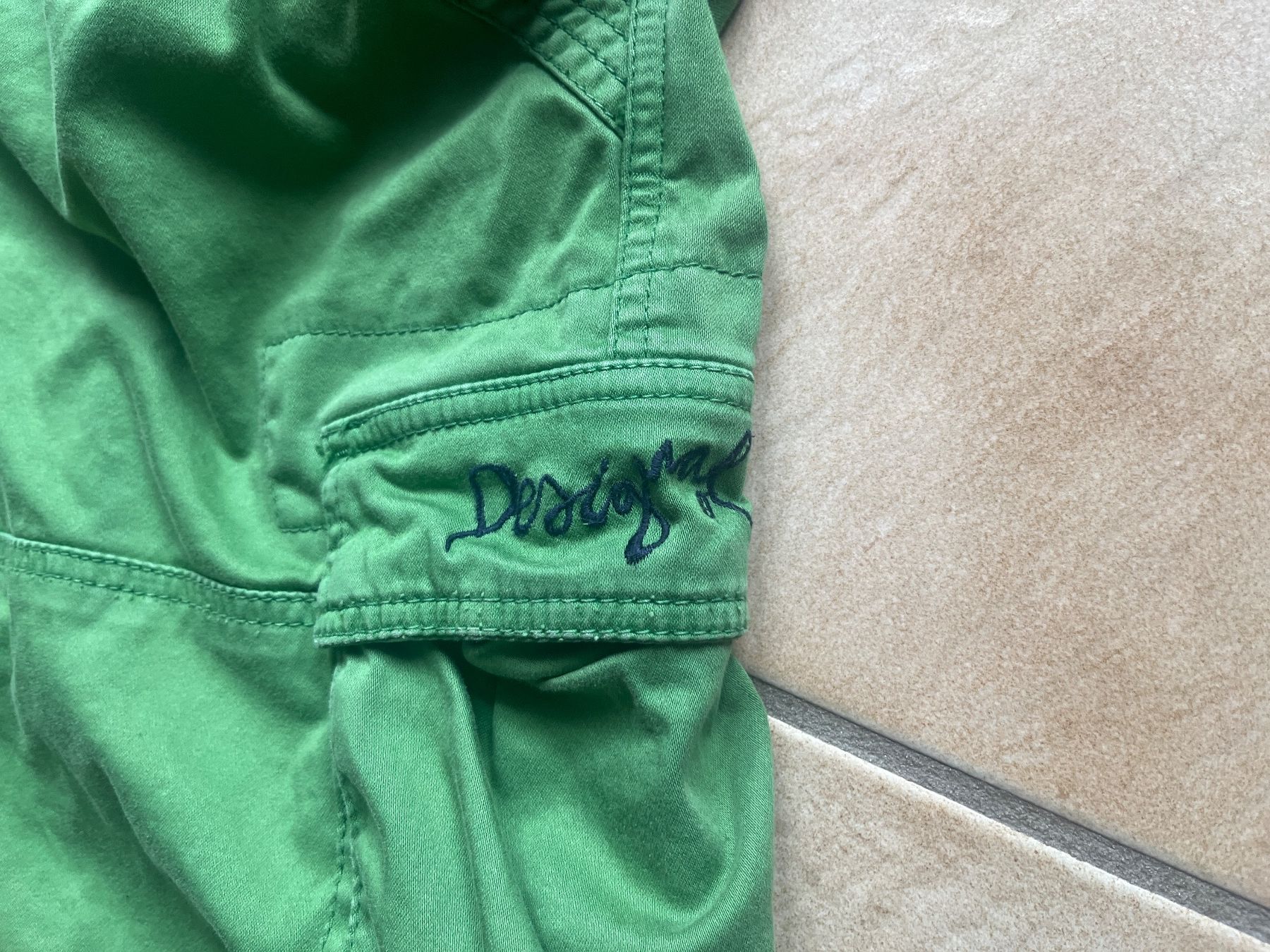 Desigual Pantaloni: Short DESIGUAL vert taille 32 – Usato da Vernayaz venduto da Darkfrost 3
