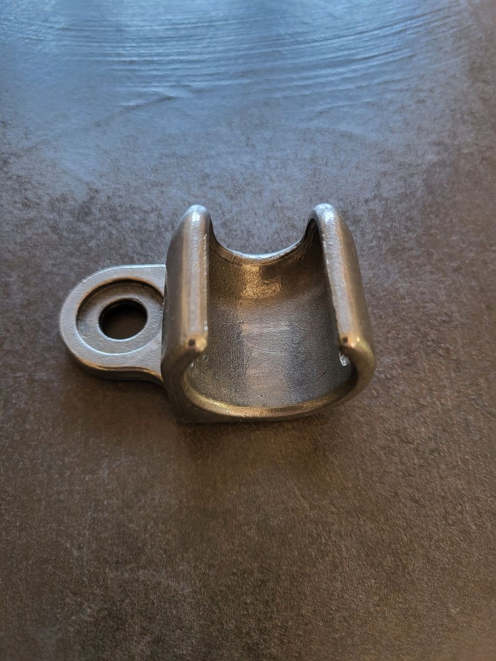 Pièces détachées: Pièce axe de roue charriot Thule – D'occasion à Gampelen par cli_2thg