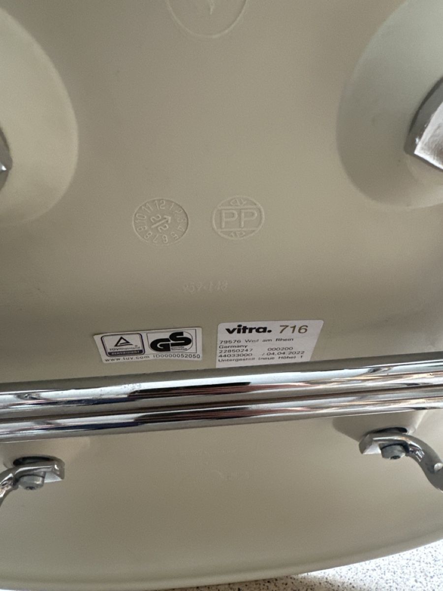 Vitra Sedie: 2x Eames plastic armchair DAX in Kieselgrau – Usato da Biberstein venduto da Anka01 3