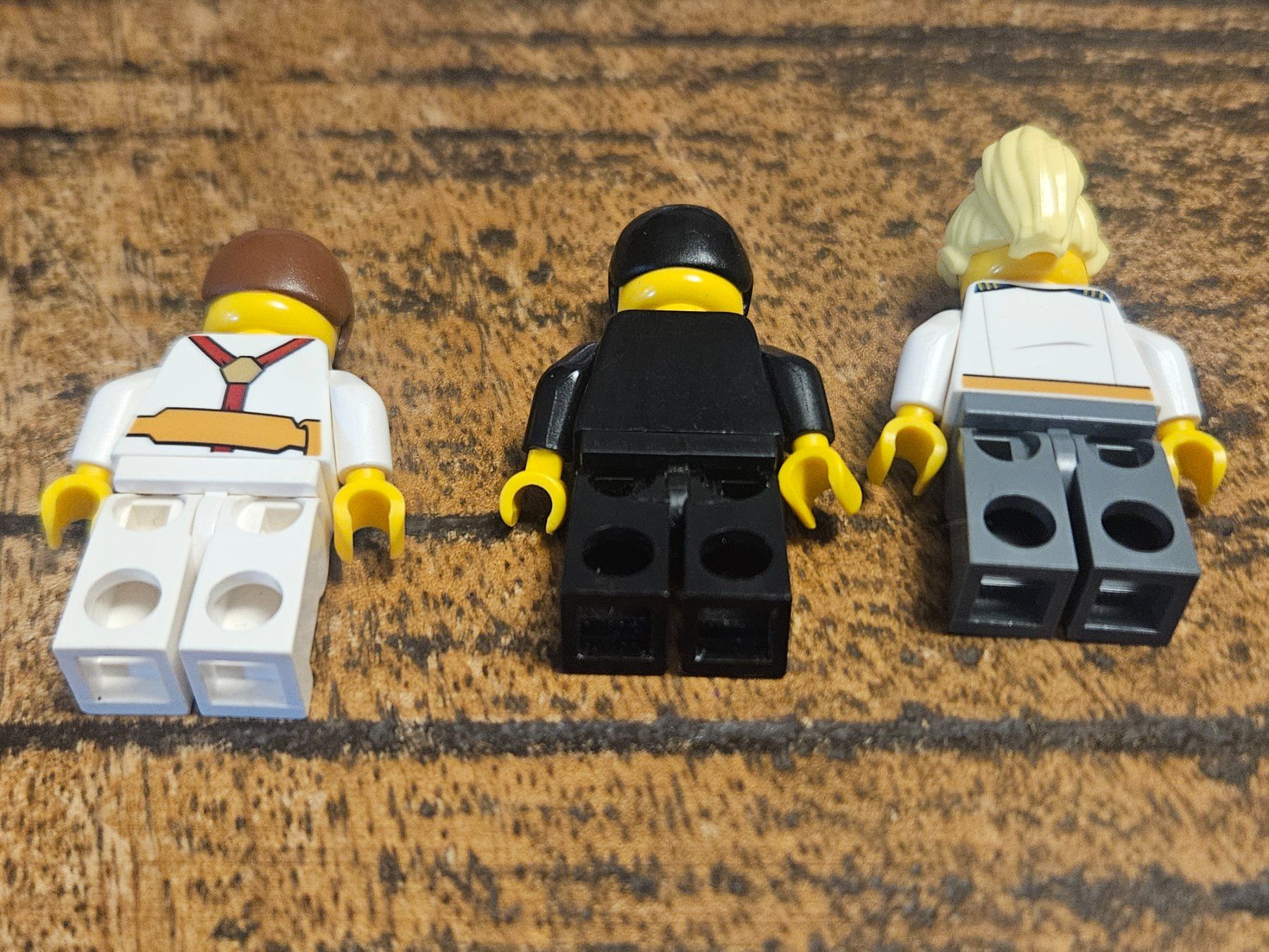 Lego Kit di costruzioni: lego lot de 3 figurines – Usato da Confignon venduto da Ecrofigs 1