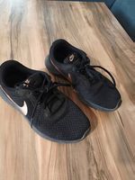 Nikes Turnschuhe schwarz Grösse 39/40