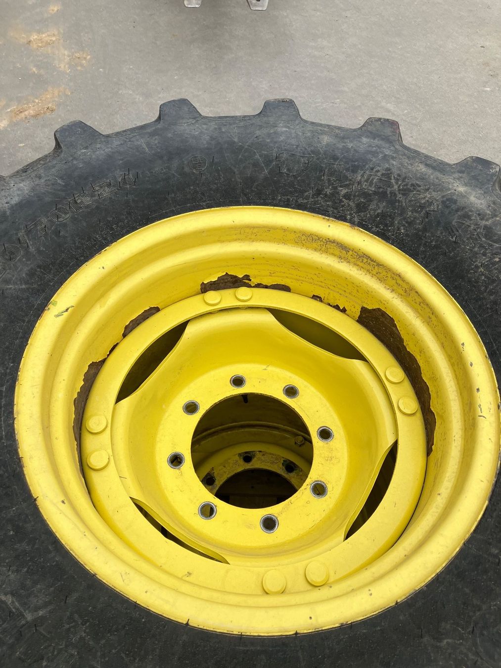 John Deere Pneus & Roues: Räder John Deere 480/70 R24 – D'occasion à Grosswangen par werkstatt6022 2