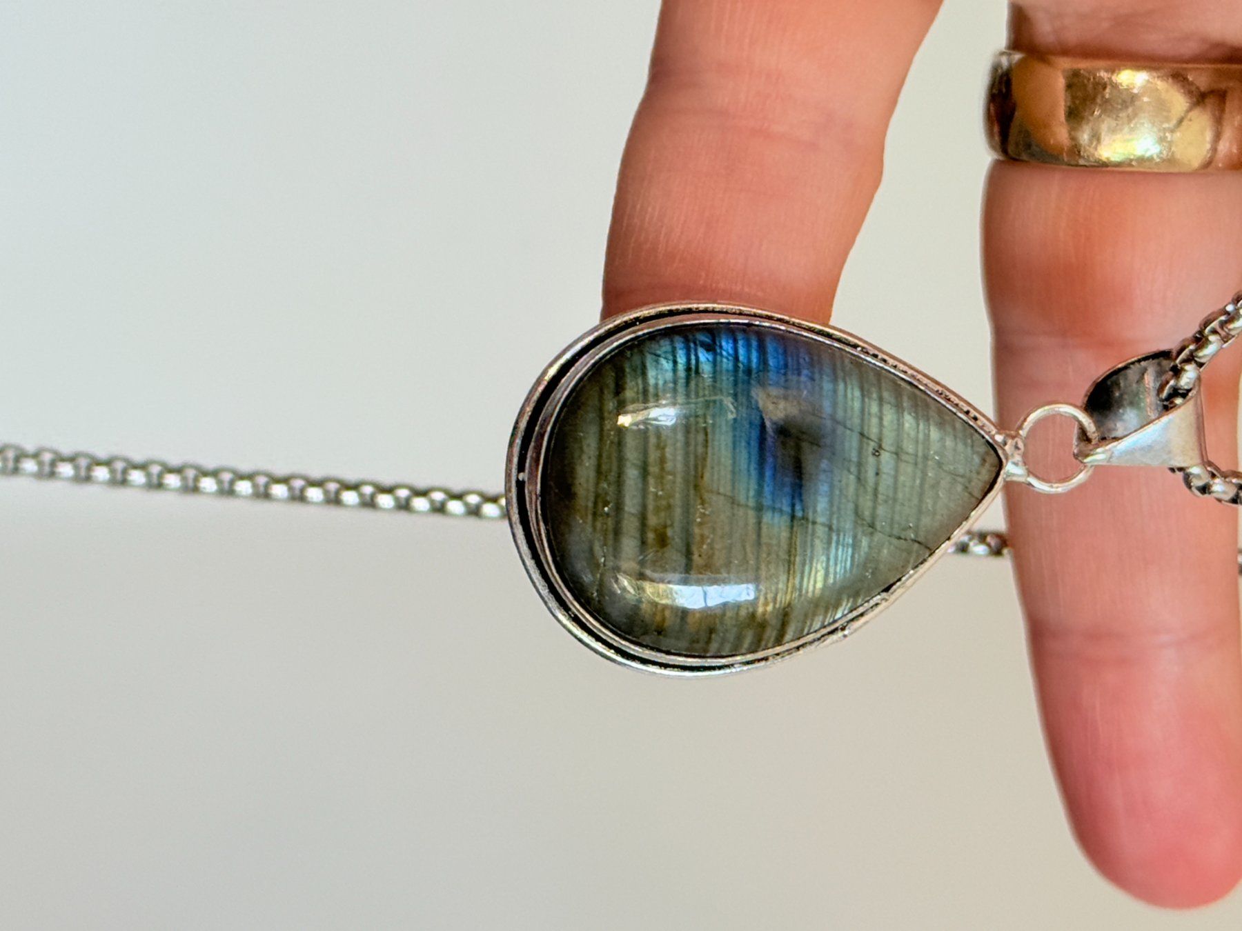 Catenine: Pendentif Labradorite forme goutte neuf – Nuovo e nell'imballaggio originale da Genève venduto da AWWA 4
