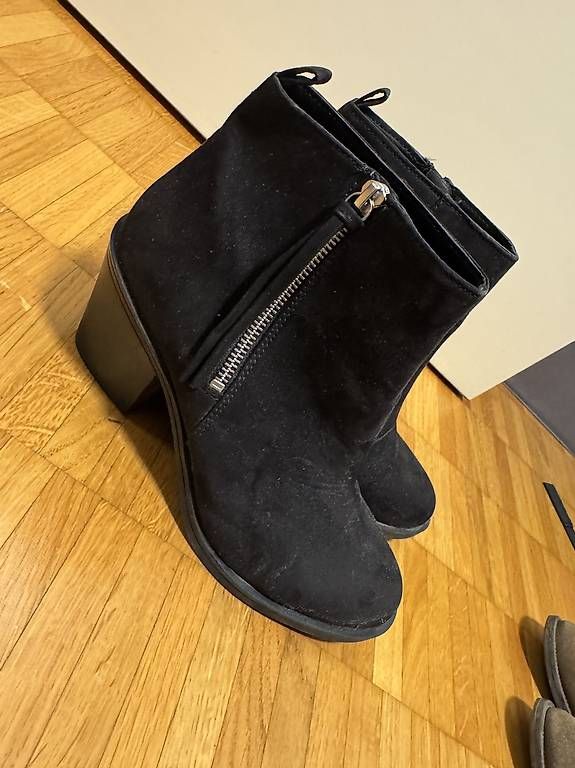 H&M Scarpe da donna: Schwarze  Stiefeletten mit Reissverschluss – Usato da Zürich venduto da cha_7n8s