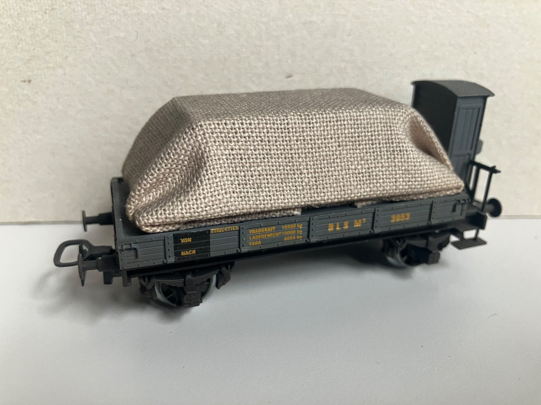 Modellini di ferrovie: Ruco BLS Wagen mit Plane + Bremserhaus, Speichenräder – Usato da Buchs ZH venduto da swiss-train 2
