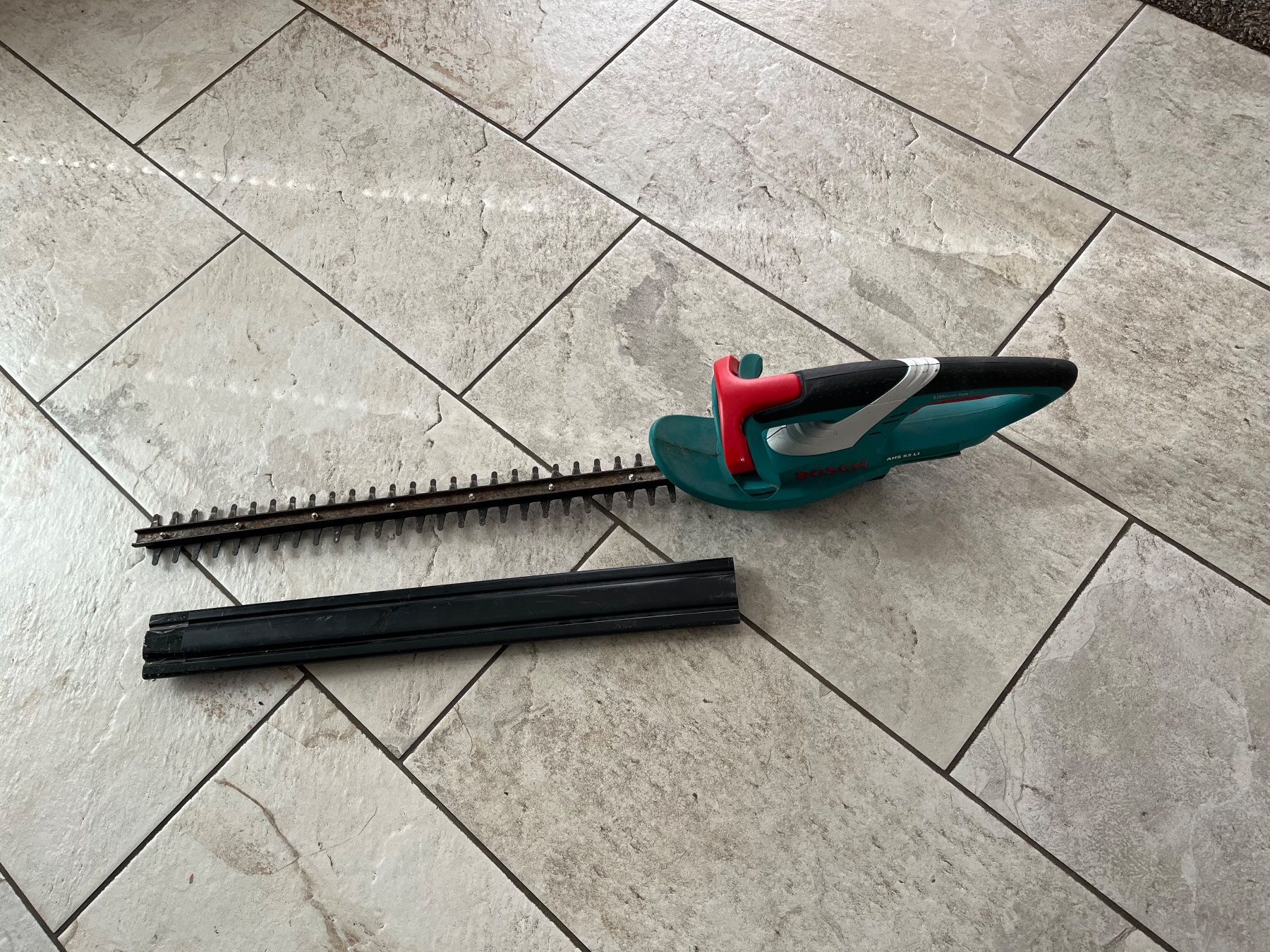 Bosch Tutti gli attrezzi: Bosch AHS 52 LI Akku Heckenschere - Gebraucht – Usato da Vinelz venduto da Lewis001 2