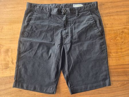 Volcom Shorts Frickin Grösse 36 (eher 34) schwarz