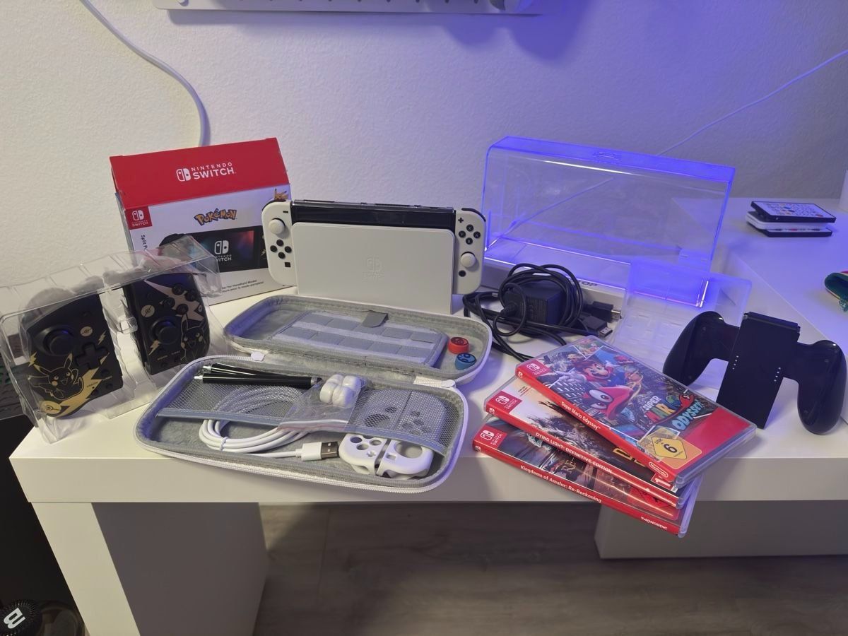 Nintendo Consoles: Nintendo Switch OLED mit Zubehoer – Neuf (Voir description) à Regensdorf par Joao_