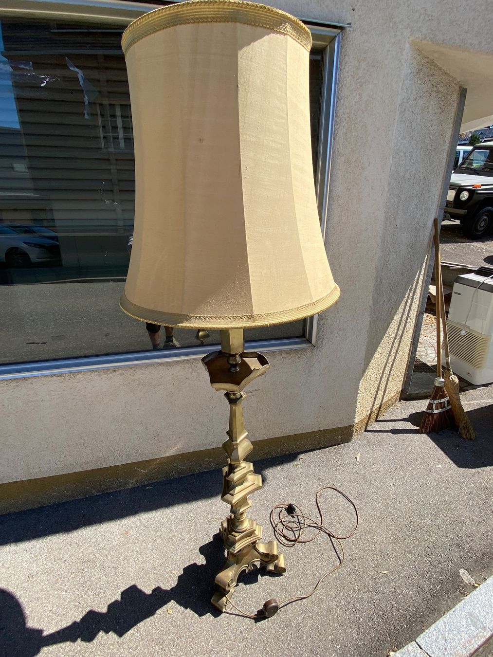 Lampade: Stehlampe Messing Jugendstil mit Schirm, funktionsfähig – Usato da Amden venduto da dubaibaba