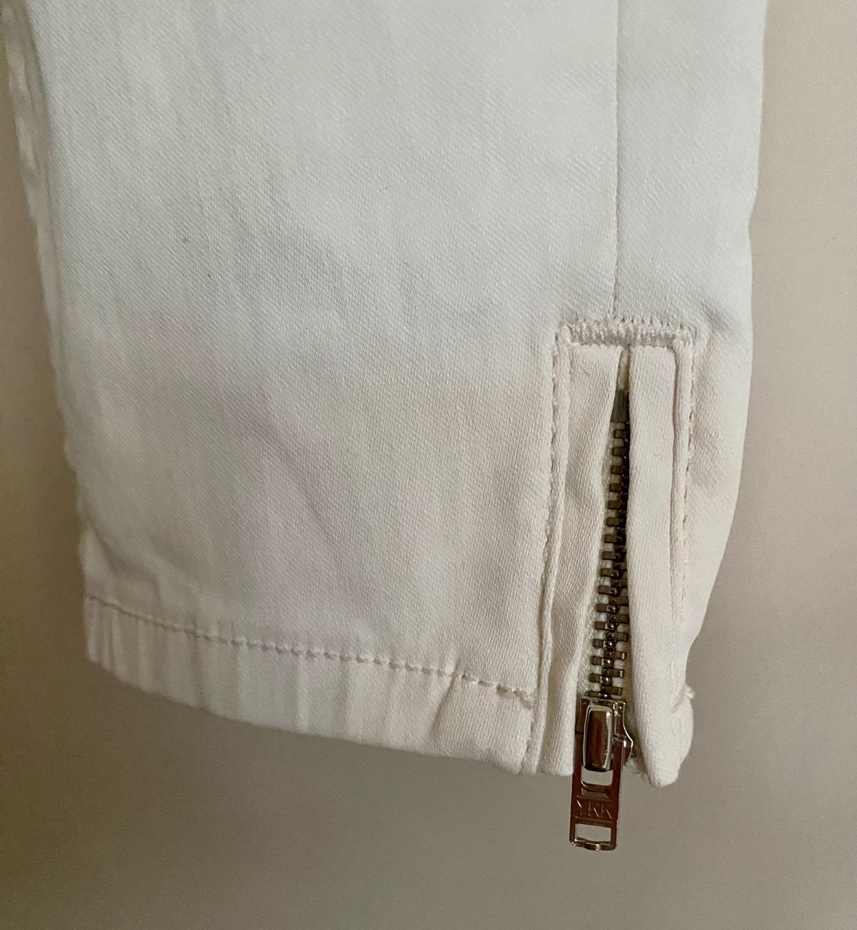 Zara Pantaloni: Hose in Weiss, Gr 38 – Usato da Zürich venduto da Maria2021 1