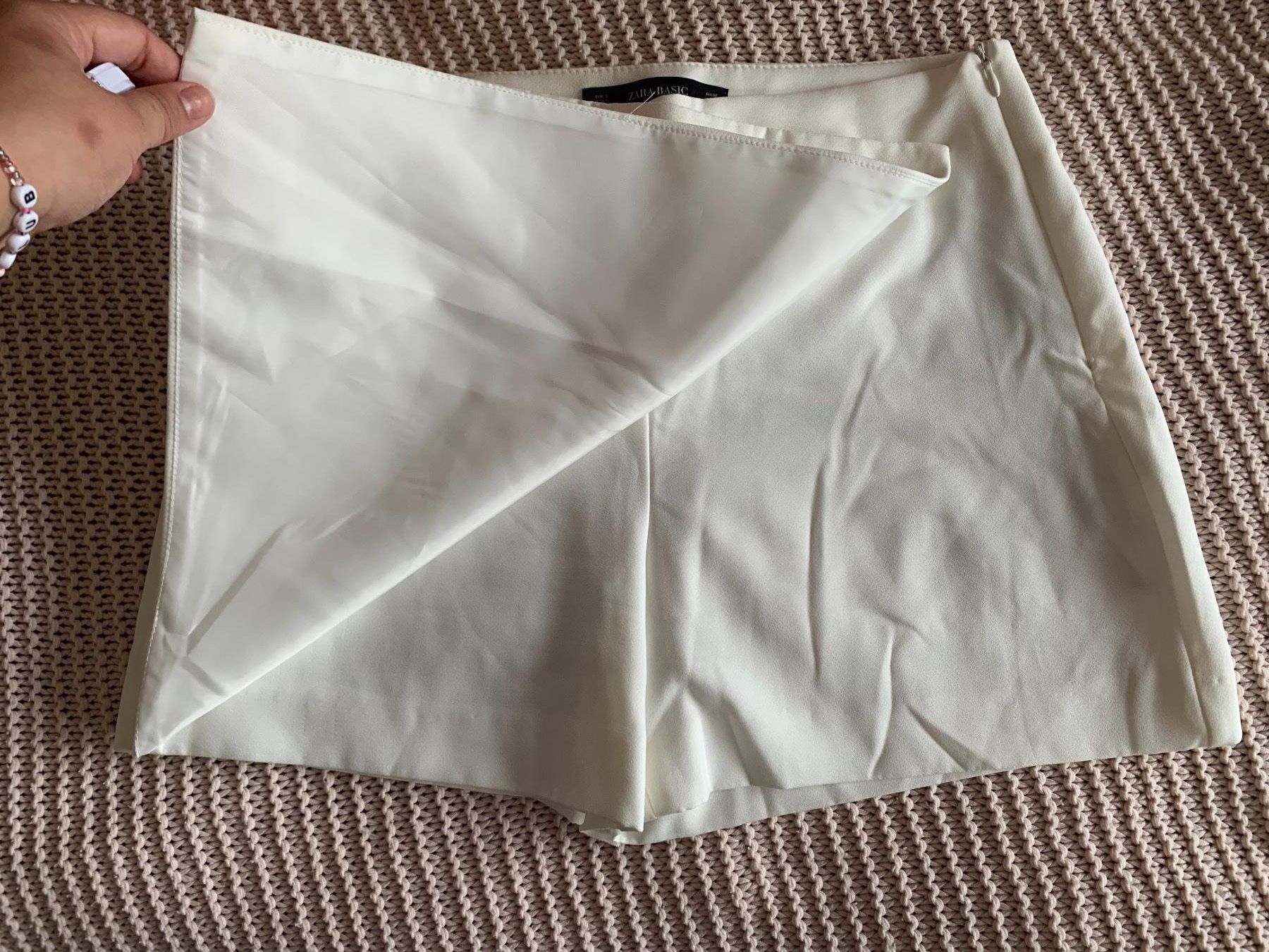 Zara Gonne: Jupe short blanc chic – Usato da Montreux venduto da Iza_81199 1