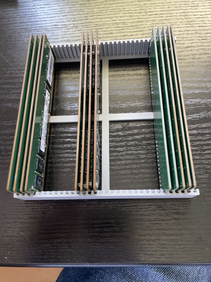 Memoria / RAM: Desktop Ram Ständer für 32Riegel – Nuovo e nell'imballaggio originale da Abtwil sg venduto da Kueng.MultiOutlet 1
