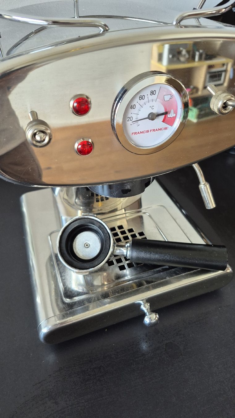 FrancisFrancis! Kaffeemaschinen & Espressomaschinen: Espressomaschine E.S.E Francis Francis silber Chrom – Gebraucht aus Steckborn von Suni010 3