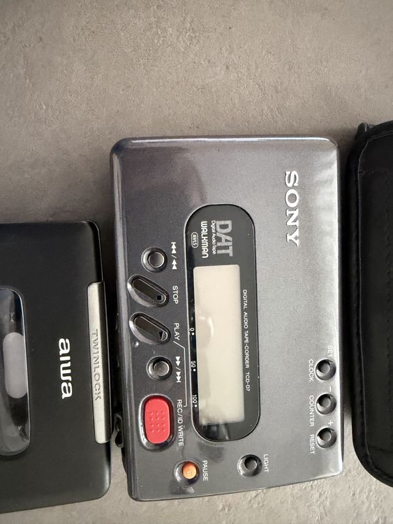 Sony DAT Walkman TCD-D7, Aiwa Kassetten-Player & Discman D-E (Defekt ...