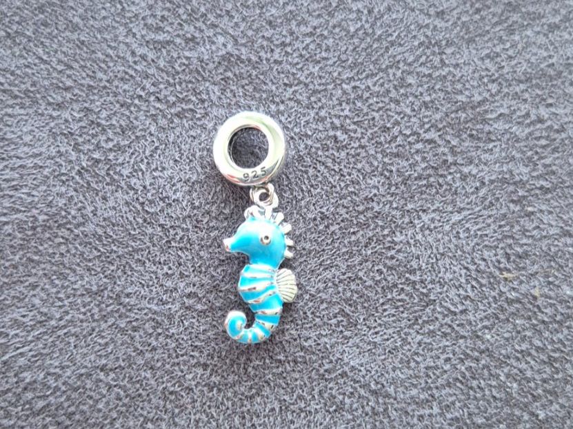 Anhänger: Silber Charm Seepferd +Garantie – Neu (gemäss Beschreibung) aus Rotkreuz von Carbone_Bijou-Shop