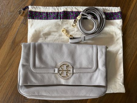 Tory Burch Clutch, hellgrau, neuwertig, mit Staubbeutel