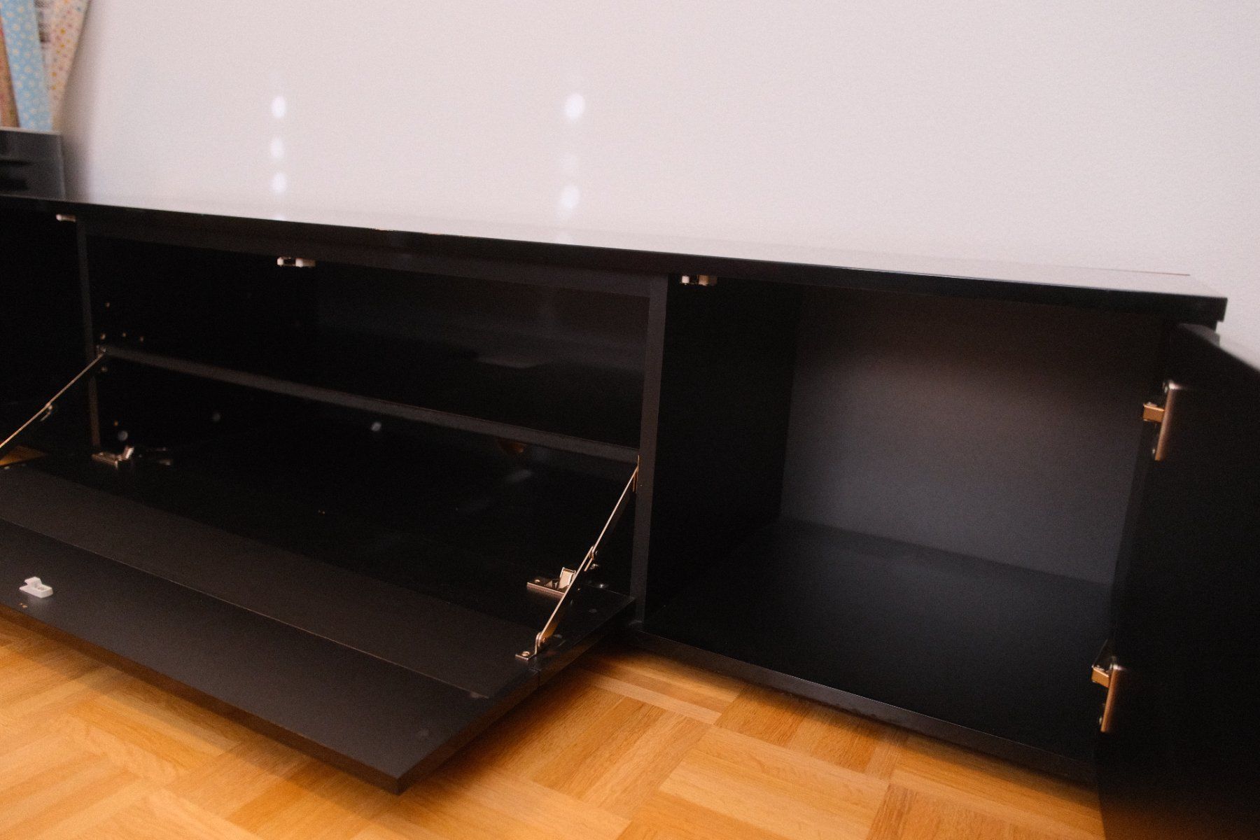 Mobili TV: Schwarzes TV-Möbel / Sideboard in Hochglanz – Nuovo (secondo la descrizione) da Weinfelden venduto da PoJeje 3
