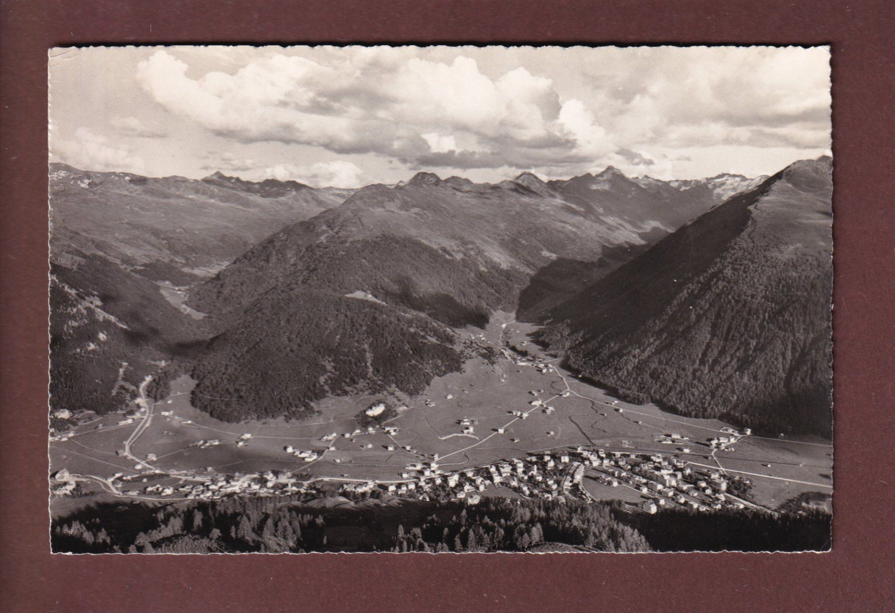 Cartoline postali: DAVOS-DORF und Englisch-Viertel - 1953 – Usato da Pully venduto da nicecards