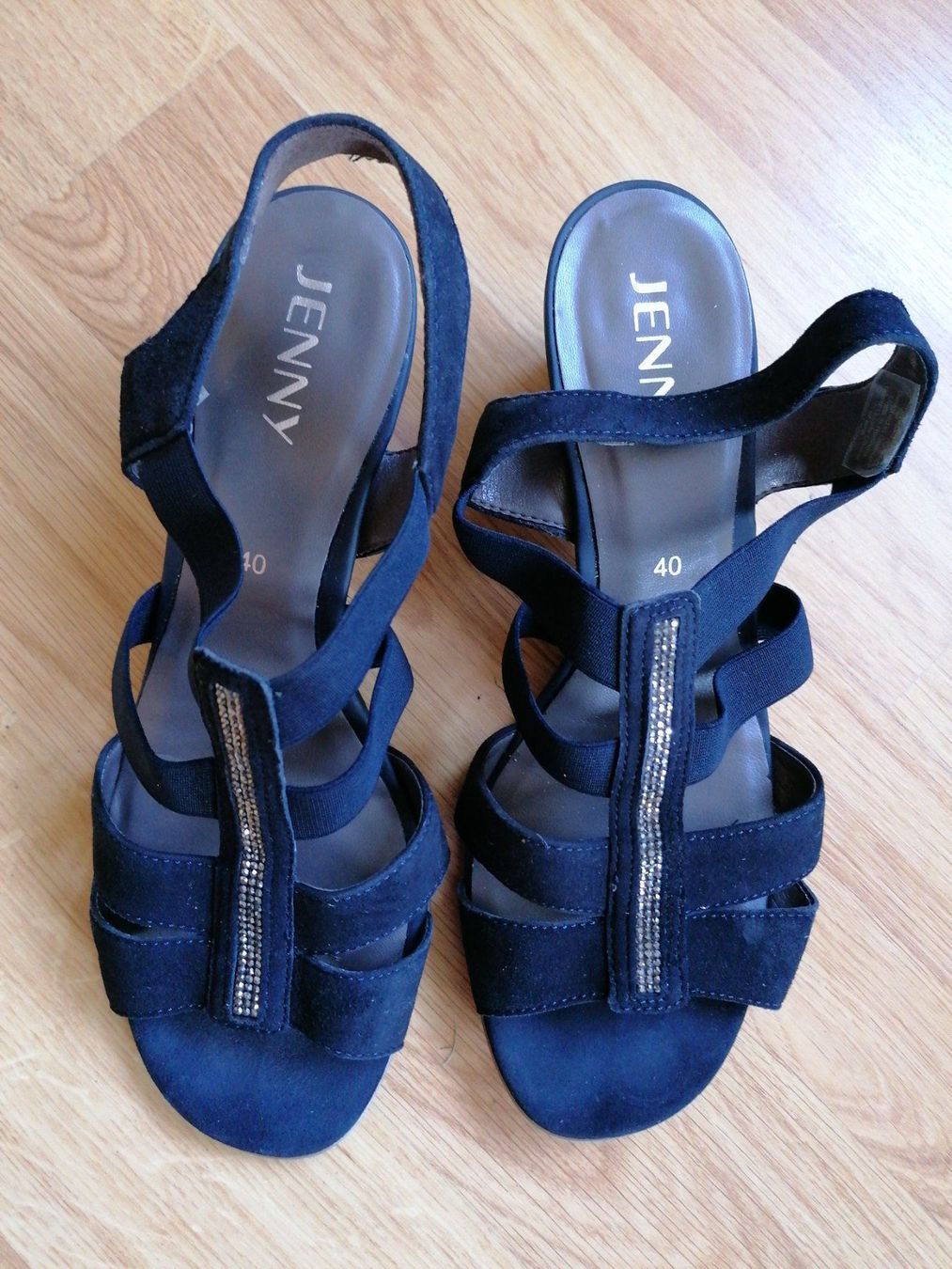 Scarpe da donna: Sandalen mit Absatz Gr 40 – Usato da Büttikon AG venduto da Amineah 1